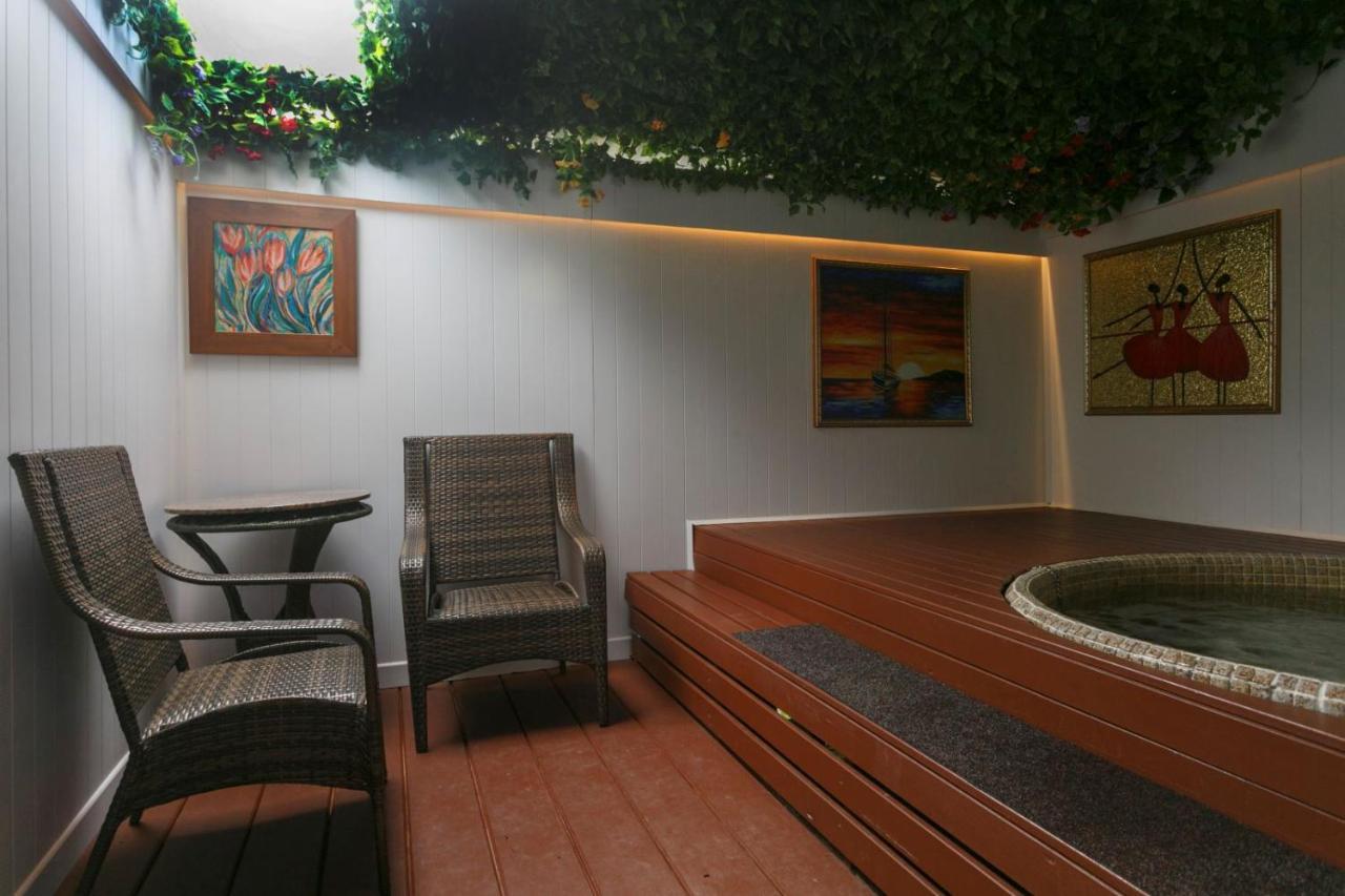 Vu Thermal Lodge - Adults Only Motel Таупо Екстериор снимка